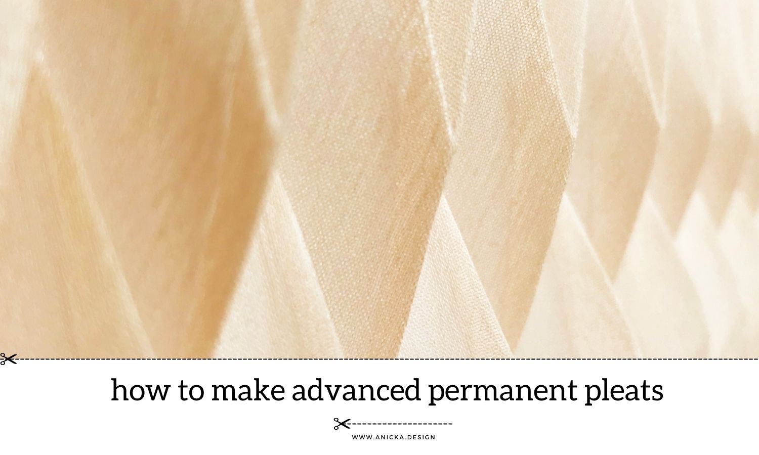 Advanced pleats made of polyester chiffon fabric.
