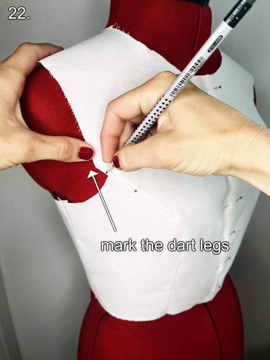 Outlining the legs of the dart at the basic bodice.
