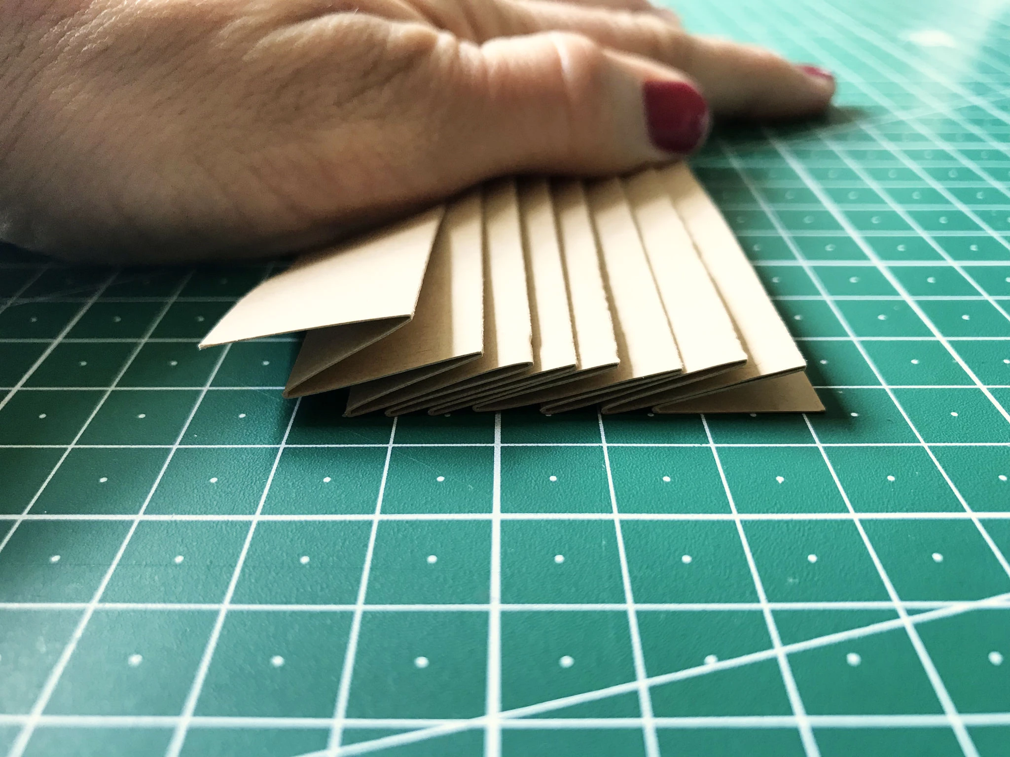 Final shape of mould for permanent knife pleats.