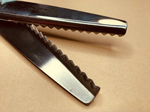 Blade of pinking shears.