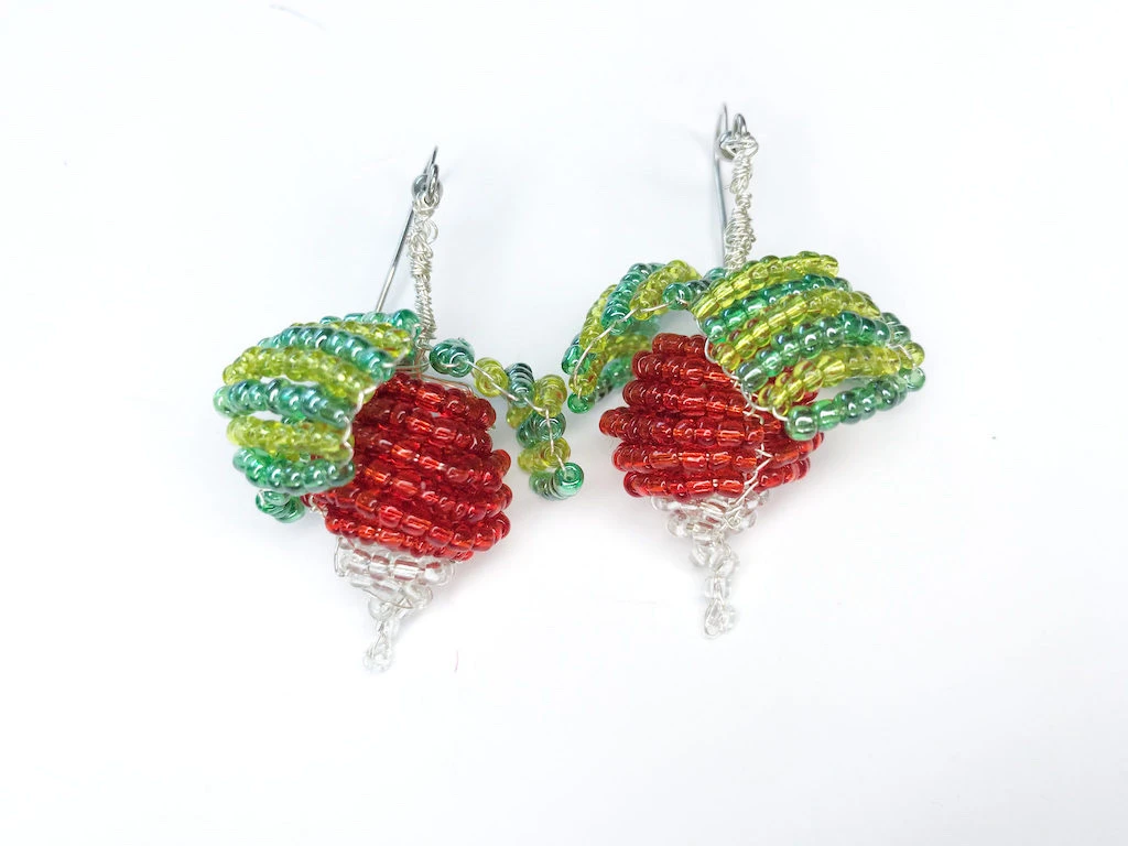 Finished Luna Lovegood radish earrings made of beads.